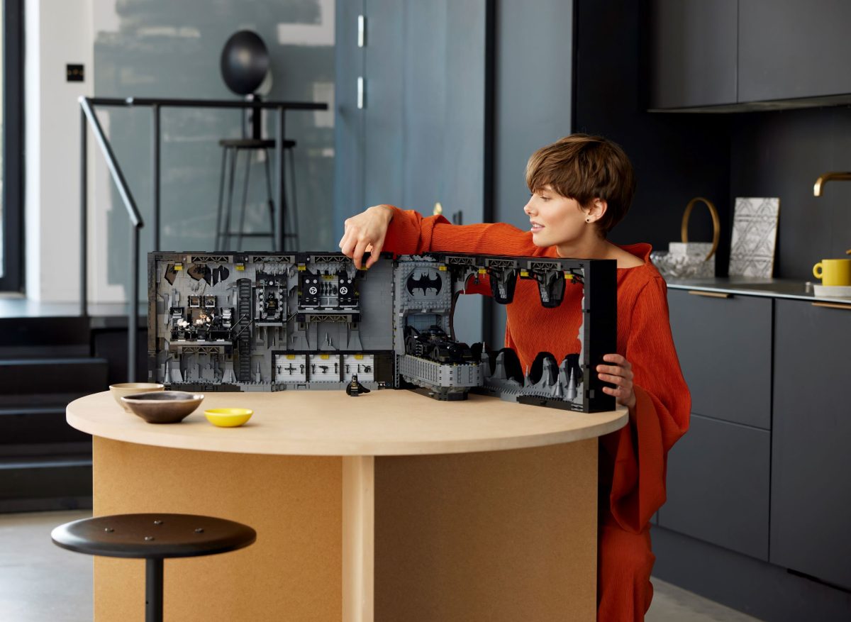 76252 Batcave™ – shadowbox